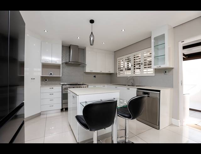 4 BEDROOM TOWNHOUSE FOR SALE IN IZINGA